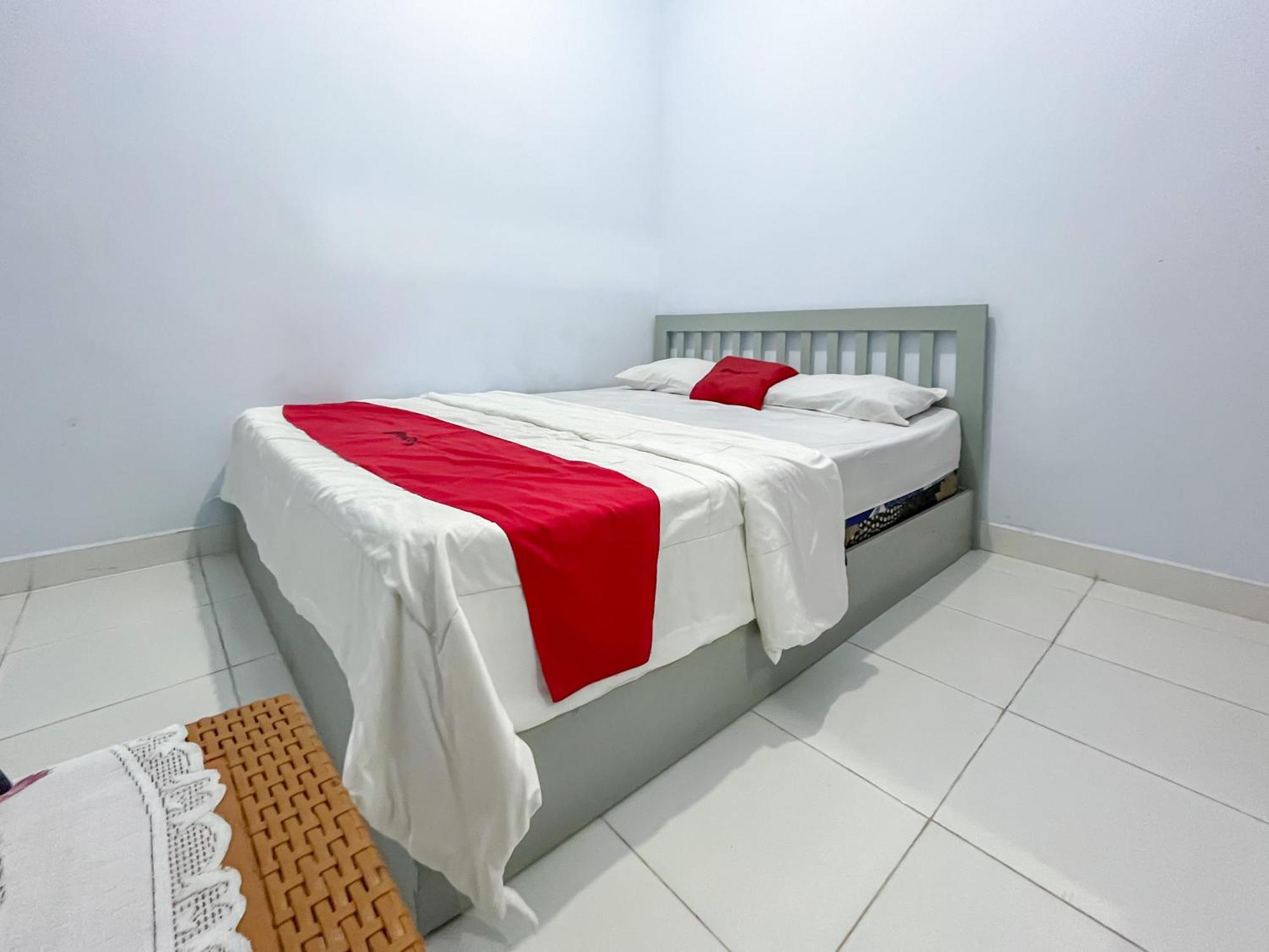 Reddoorz Syariah At Home Ampana Guest House Ampana Kota Kültér fotó