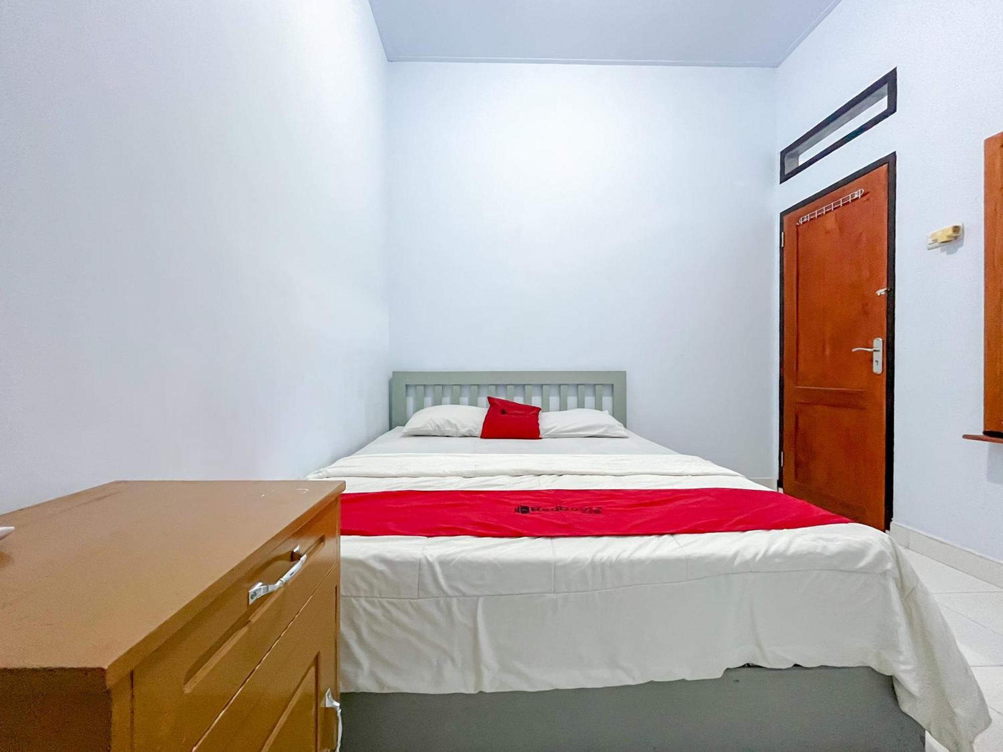 Reddoorz Syariah At Home Ampana Guest House Ampana Kota Kültér fotó