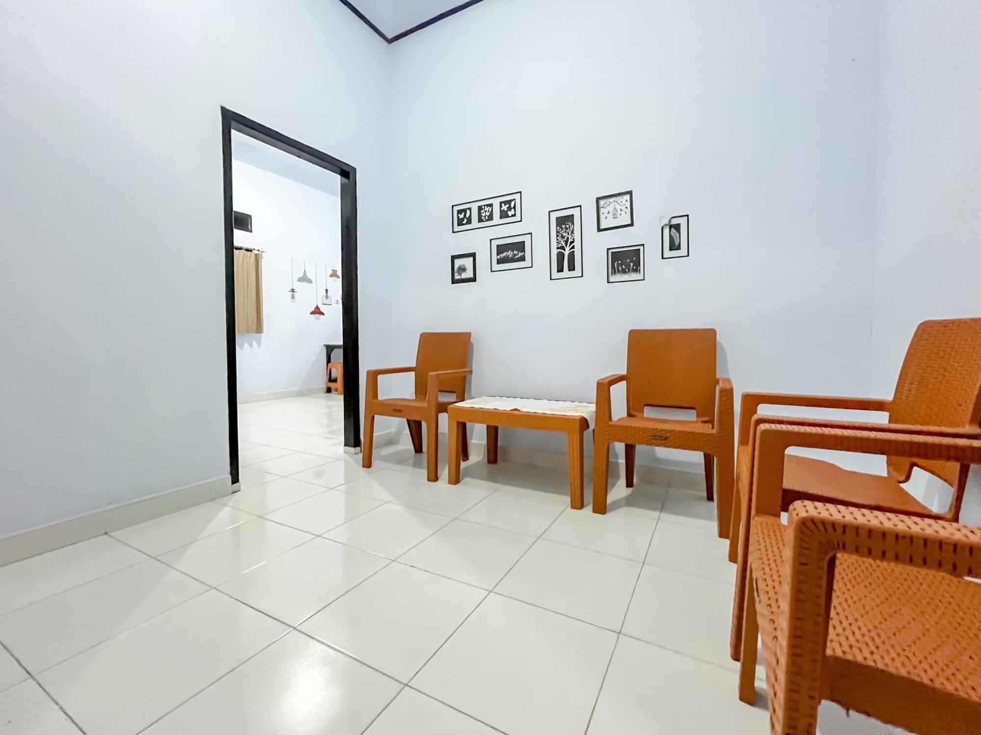 Reddoorz Syariah At Home Ampana Guest House Ampana Kota Kültér fotó