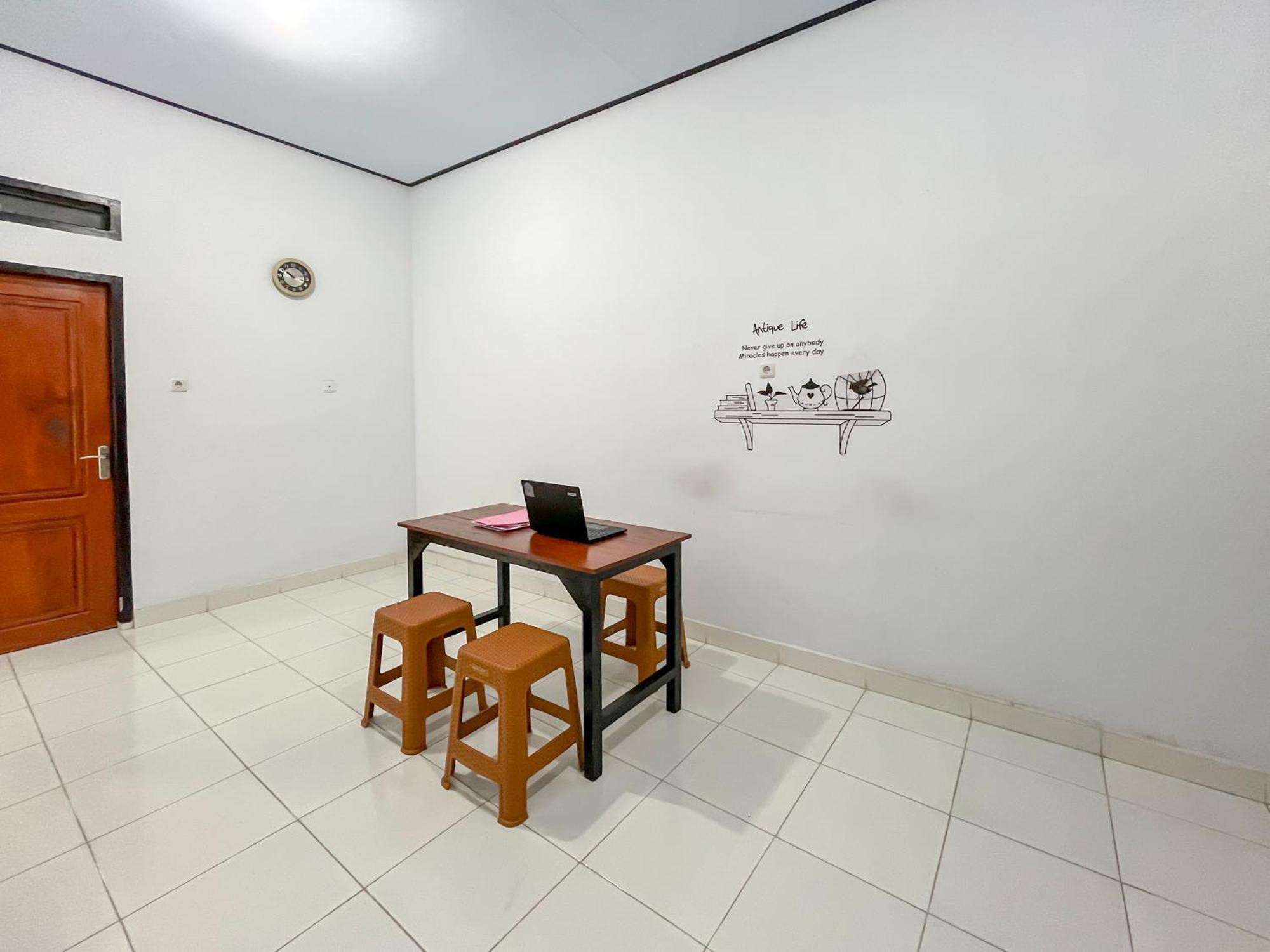 Reddoorz Syariah At Home Ampana Guest House Ampana Kota Kültér fotó