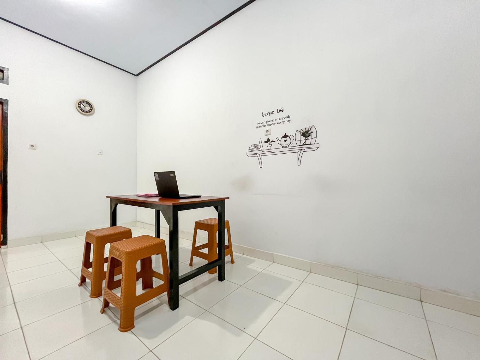 Reddoorz Syariah At Home Ampana Guest House Ampana Kota Kültér fotó
