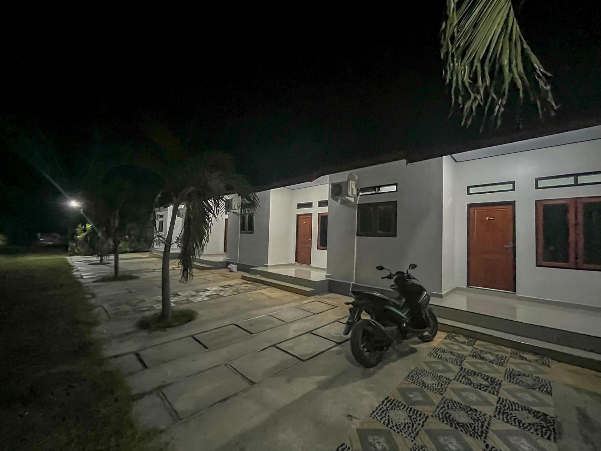 Reddoorz Syariah At Home Ampana Guest House Ampana Kota Kültér fotó